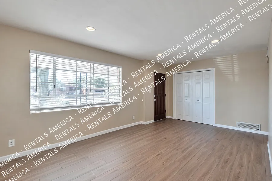 Fantastic 3 bd 2 bath near the U of A! — Photo 3