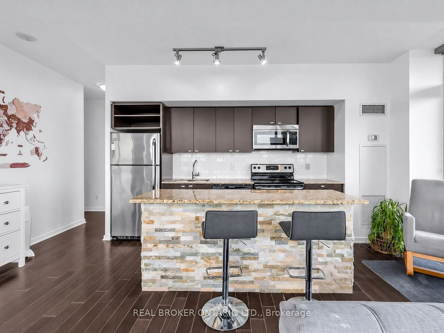 2 bed, $3,000 — Photo 3