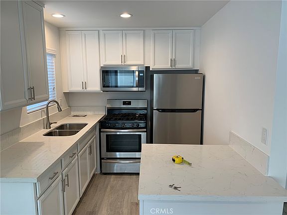 4th image of 122 El Porto St #122