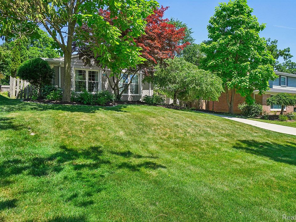 1424 Fairway Dr, photo 2
