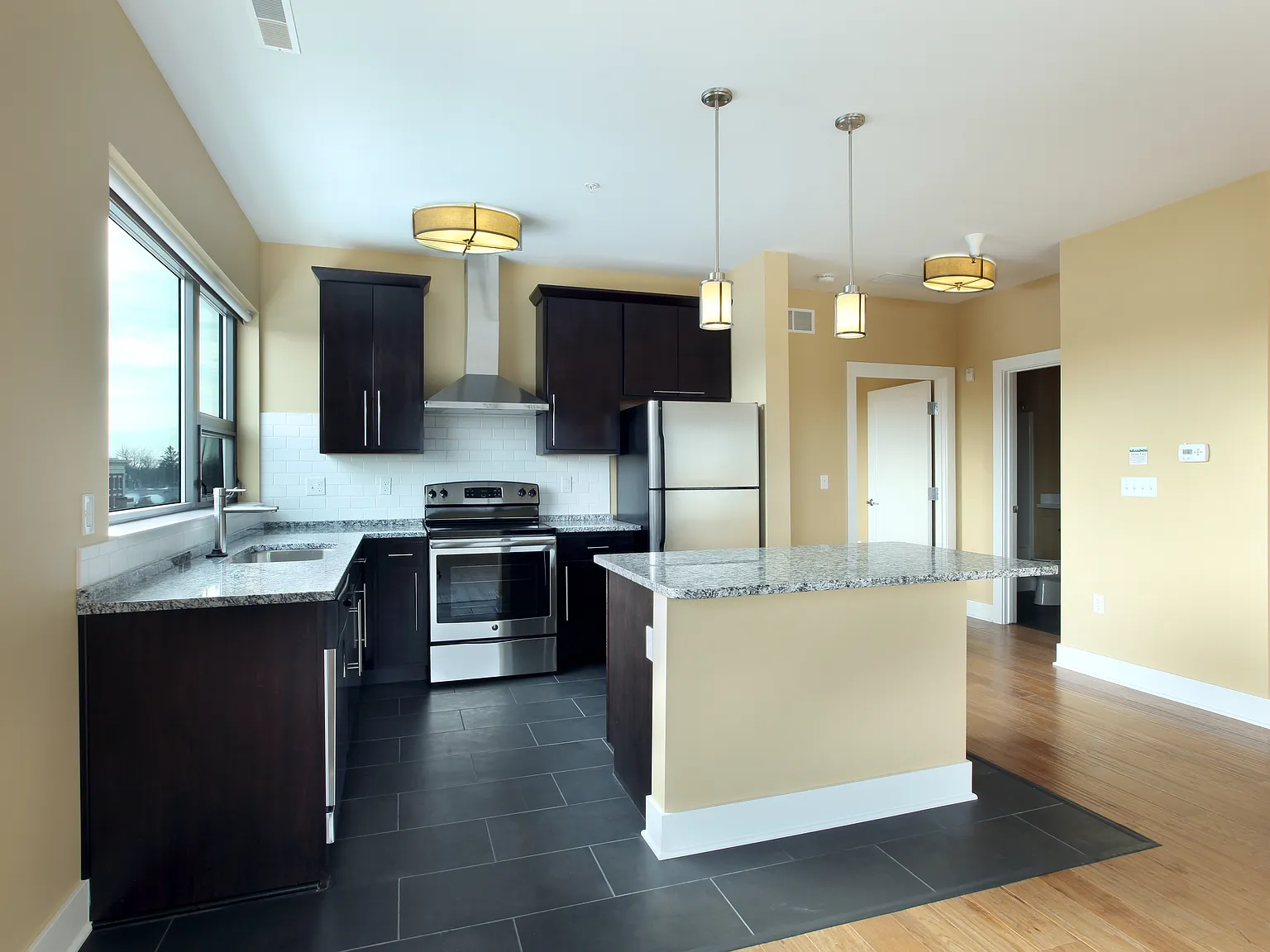 834 Lake Drive Apartments — Photo 3