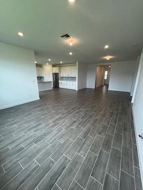 4 bed, 3.0 bath, 2373 sqft, $4,000 — Photo 4