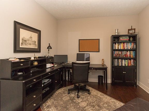 5th image of 512 Lakeside Ct