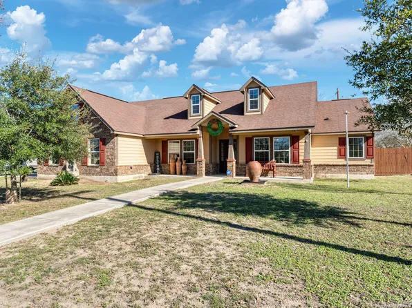 703 S 9th, Kenedy, TX 78119
