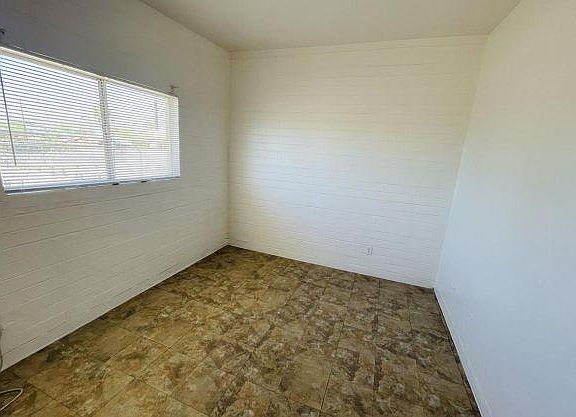 5th image of 2750 N Balboa Ave #5102