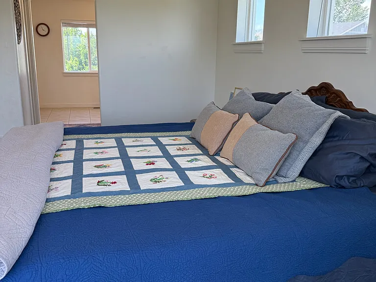 King sized bed master bedroom with full ensuite and walk in closet and private water closet.