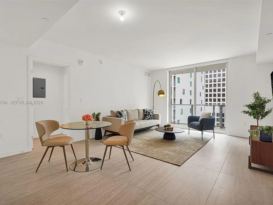 77 SE 5th St #3714
