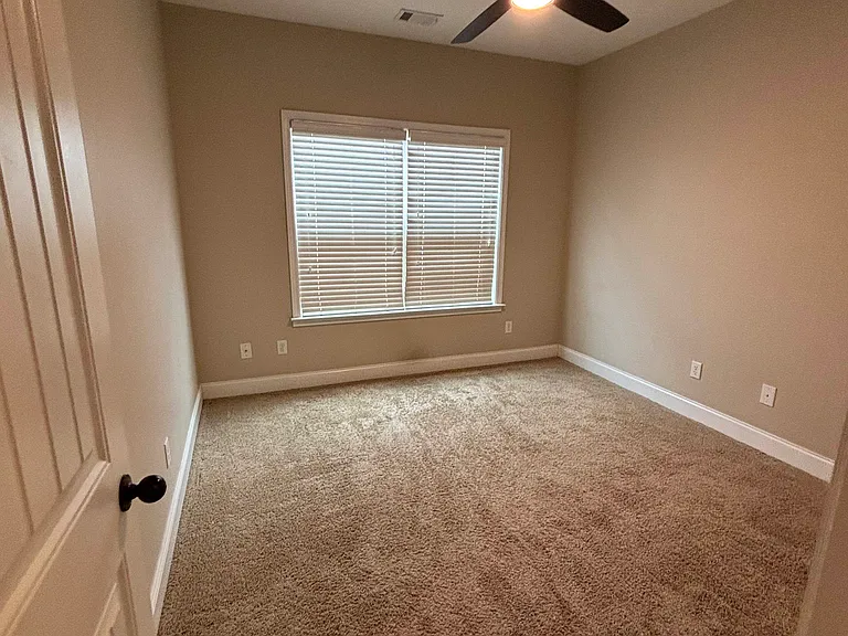 1201 Derby Ln — Photo 15