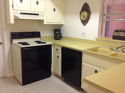 5th image of 274 NE Camelot Dr