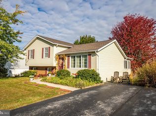 9 Little Knoll Dr, Hanover, PA 17331