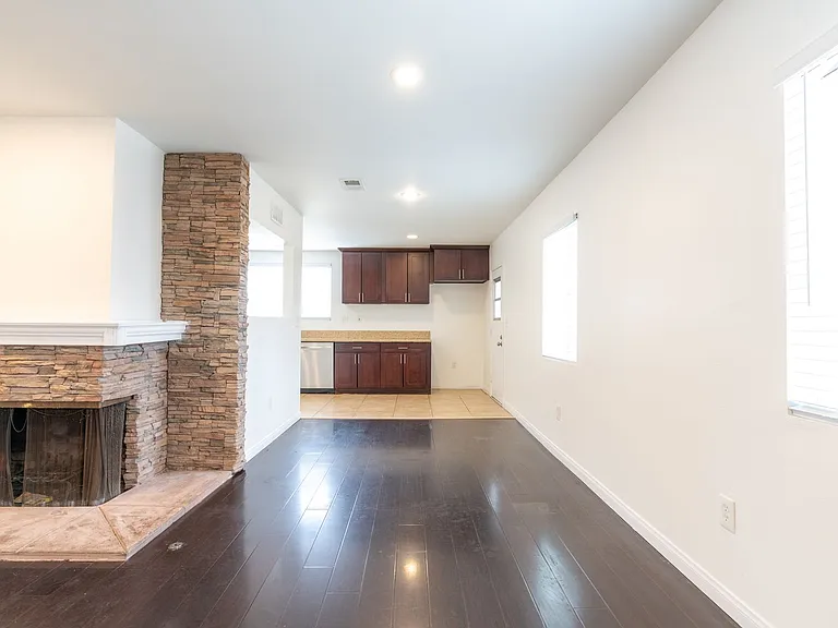 2540 Hudspeth St — Photo 3
