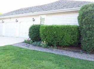 1830 Ravine Dr, Gurnee, IL 60031