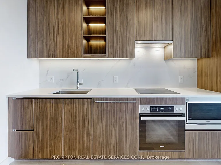 25 McMahon Dr #1110 — Photo 26