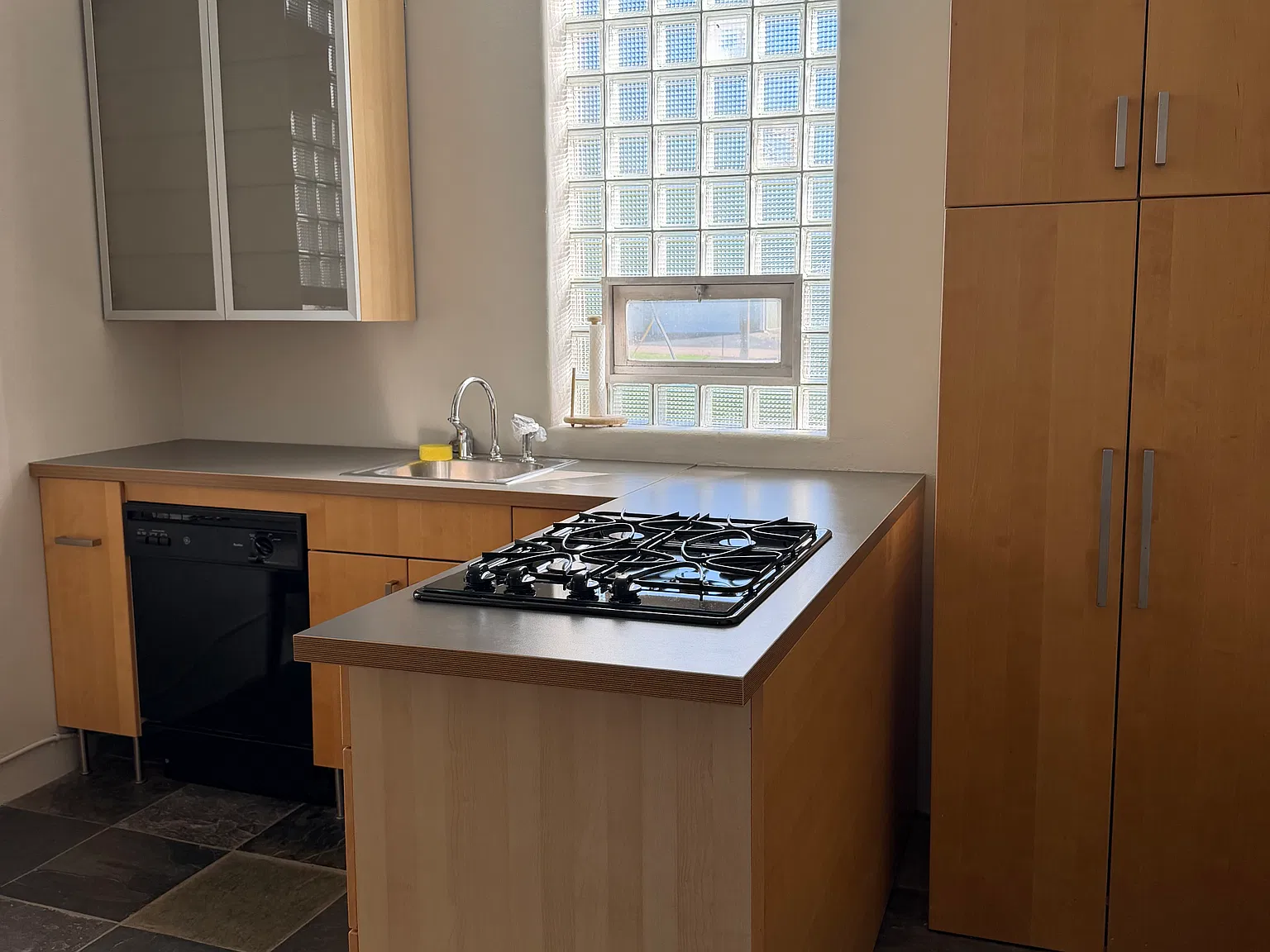 3 bed, $1,200 — Photo 1