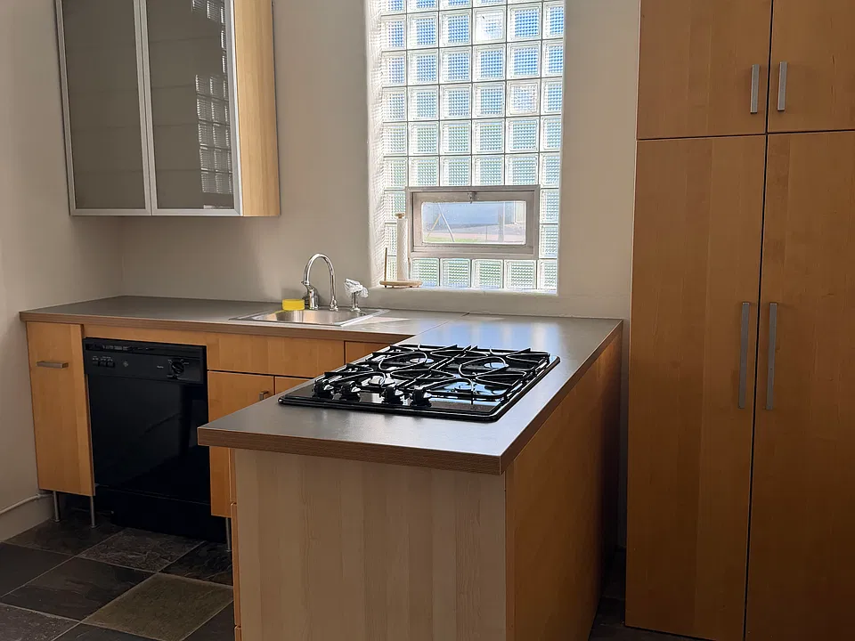 200 E High St #1