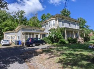 220 N East St #B, Amherst, MA 01002