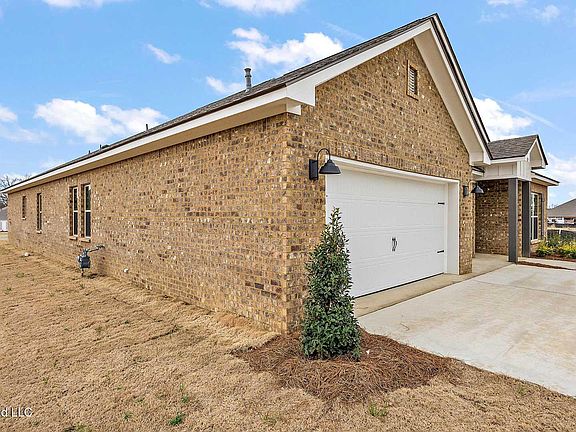 3rd image of 102 Triple Crown Cv