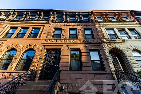 Rented by EXR | media 7