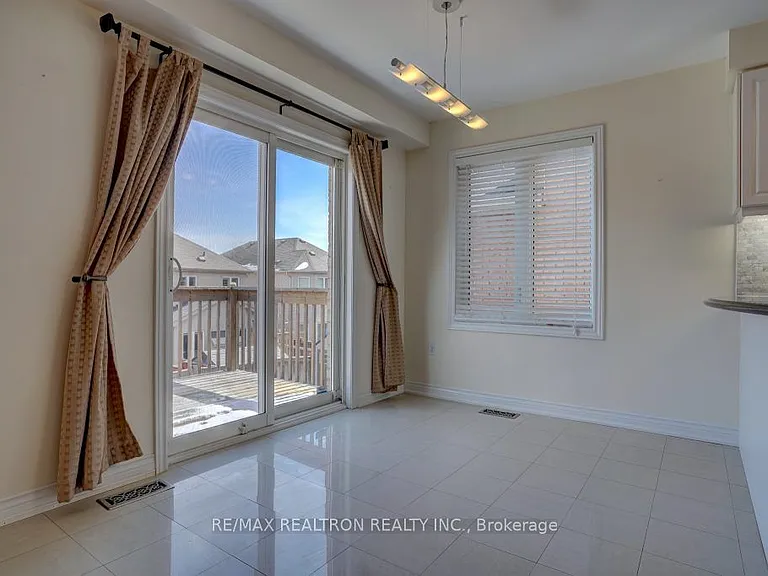 21 Shapland Cres — Photo 6