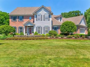 74 Meadow Cove Rd, Pittsford, NY 14534