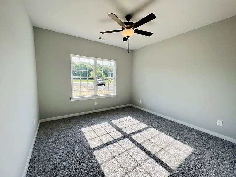 731 N Main St — Photo 14