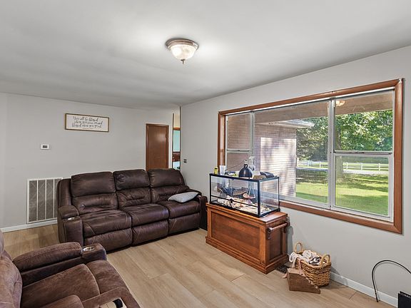 4th image of 2262 Pleasant View Rd
