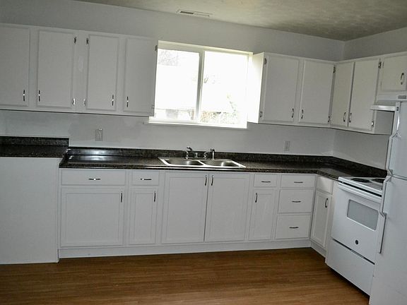 4th image of 2711 Selma Ave