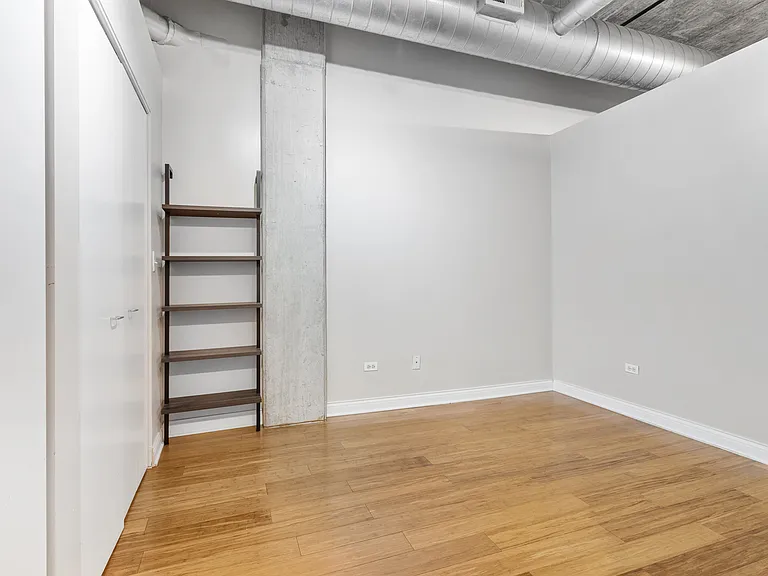 933 W Van Buren St #909 — Photo 12