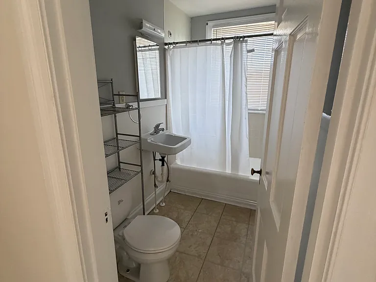 2303 Fontaine Ave #4 — Photo 4