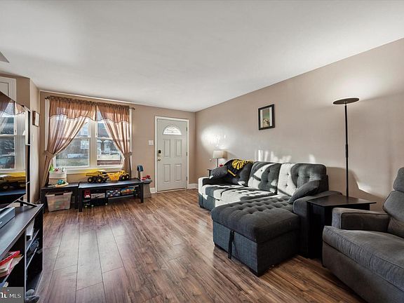 5th image of 807 Crescent Dr
