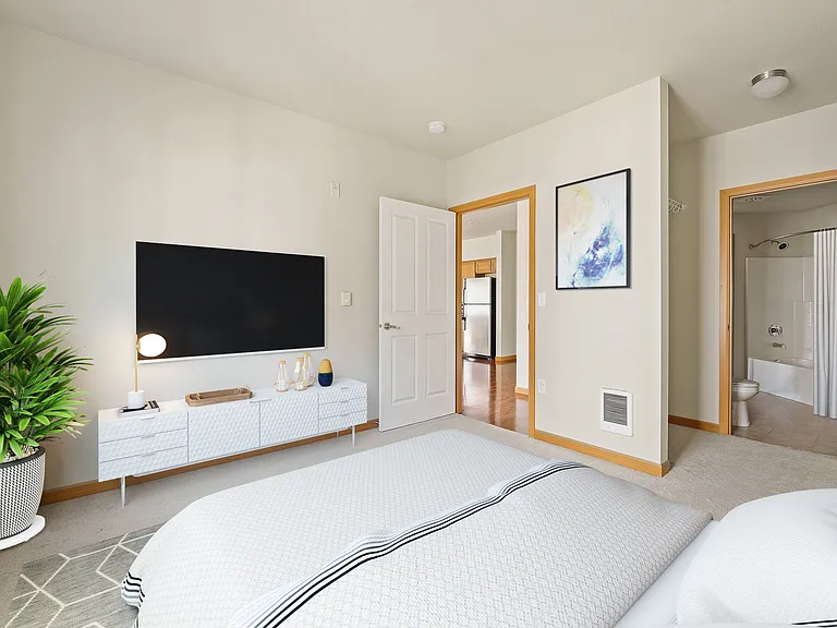 Shangri La Apartments — Photo 22