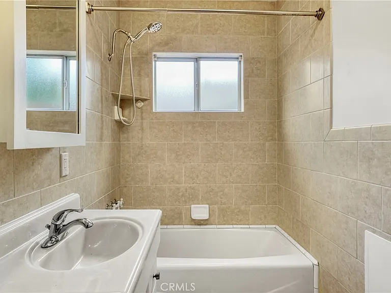 6318 Nagle Ave — Photo 12