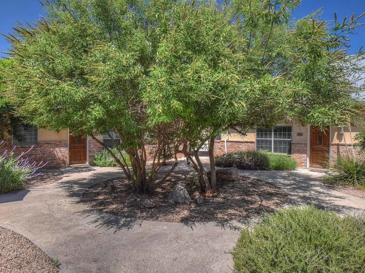 2 bed, 2.0 bath, 1708 sqft, $2,200 — Photo 2