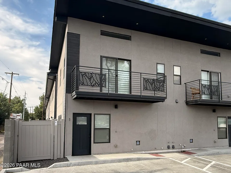 720 N Walnut St #1