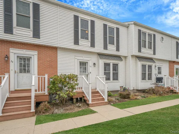 190 Merrick Road #35, Amityville, NY 11701