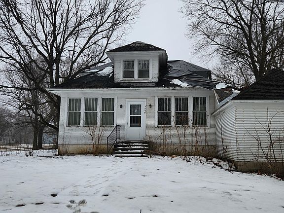 4th image of 509 Main St S