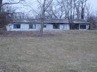 86 Straight St, Elsberry, MO 63343