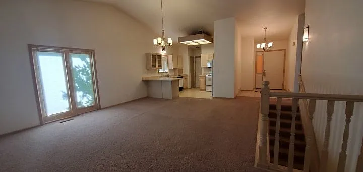 1704 Wellington Pl — Photo 3