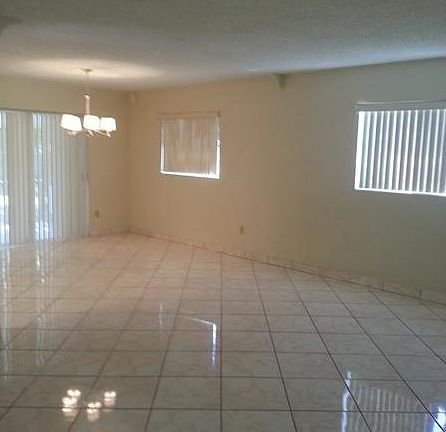 5th image of 1270 NW 189th Ter