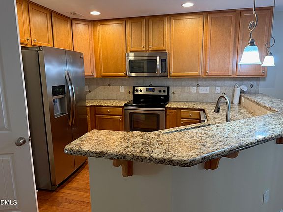 5th image of 125 E Moss Creek Dr