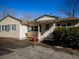 77 Lake Shore Rd W, Stockholm, NJ 07460