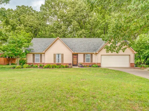 115 Country Place Dr, Oakland, TN 38060
