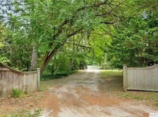 1 Private Rd, Bayville, NY 11709