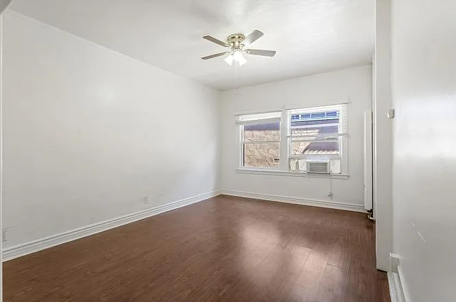 21 Westminster Ave #208 — Photo 7