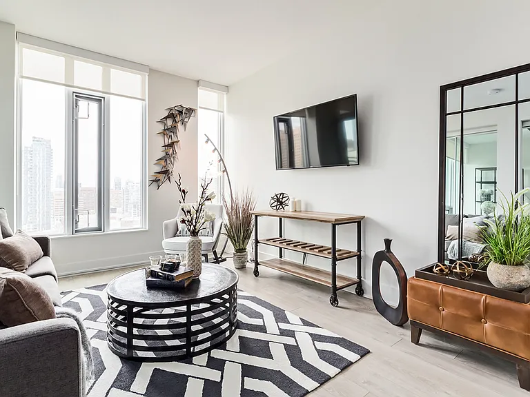 901 10th Ave SW #1707 — Photo 2