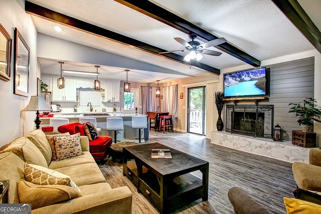 4 bed, 2.0 bath, 100 sqft, $5,400 — Photo 1