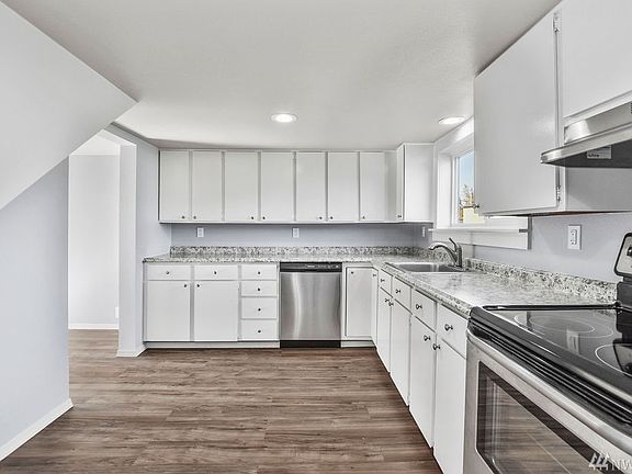 5th image of 1706 Pacific Ave S