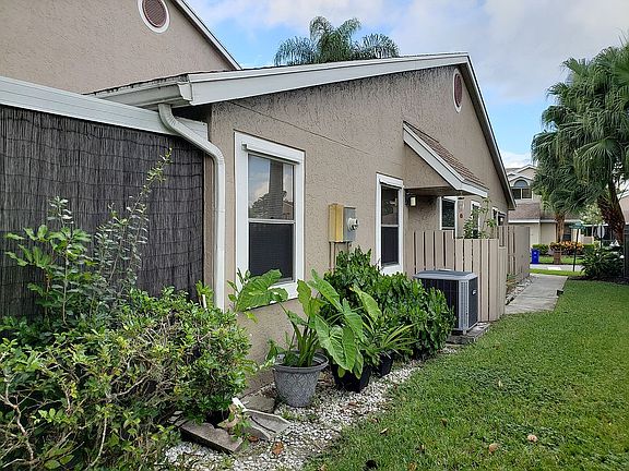 4th image of 2102 W Discovery Cres