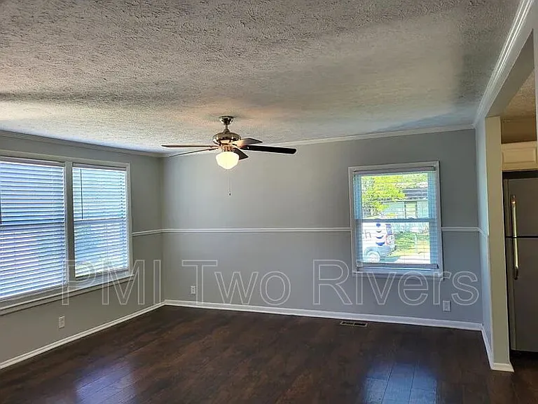 135 Brenda Ln — Photo 3