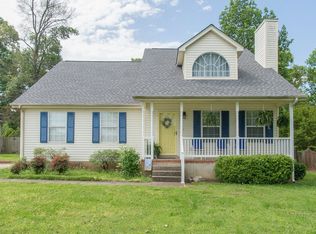 620 Rocky Ridge Cir, La Vergne, TN 37086